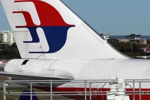Malaysia Airlines plane returns to Australia over bomb threat