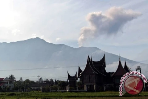 Indonesia: Marapi volcano in West Sumatra erupts