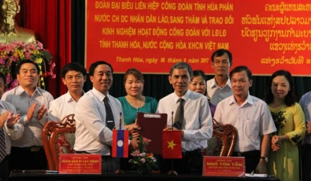 Vietnamese, Lao provinces share labour-related experience