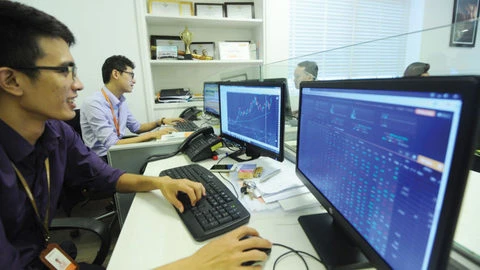 Financial stocks boost Vietnam market