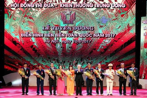400 role models nationwide commended at Hanoi ceremony