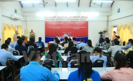 Vietnam helps Lao journalists enhance writing skills