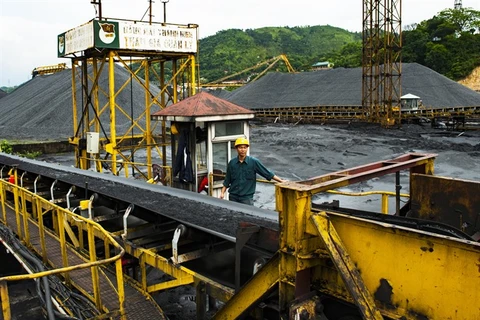 Vinacomin requested to sell coal stockpile, cut rates