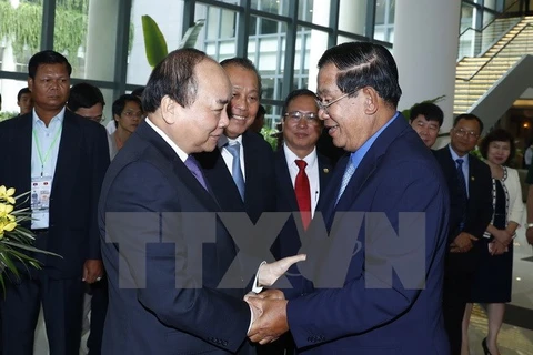 Vietnamese, Cambodian PMs discuss cooperation measures