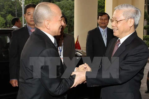 Vietnamese, Cambodian leaders exchange congratulations on diplomatic ties