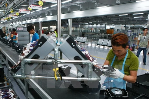 Vietnam’s economy grows 5.73 pct in first half 