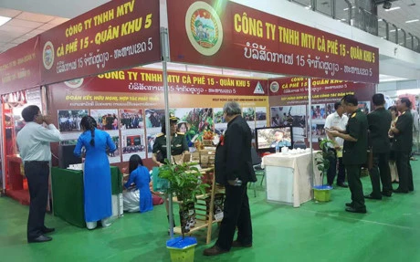 Vietnam-Laos Trade Fair opens to mark bilateral diplomatic ties