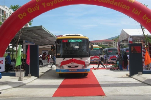 Da Nang debuts new public bus route