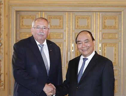 PM Nguyen Xuan Phuc meets with leaders of Hessen state 