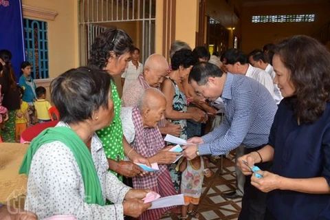 Vietnamese firm active in charitable work in Cambodia