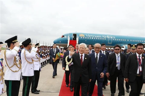 Party leader arrives in Phnom Penh, begins State visit