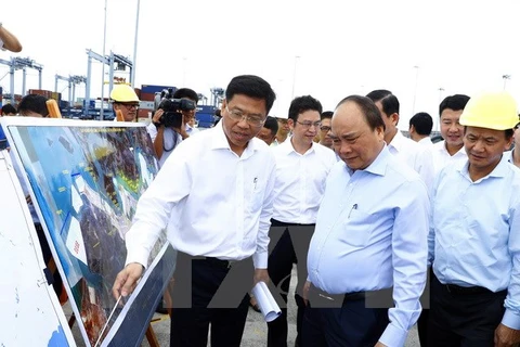 PM visits Cai Mep int’l port in Ba Ria - Vung Tau