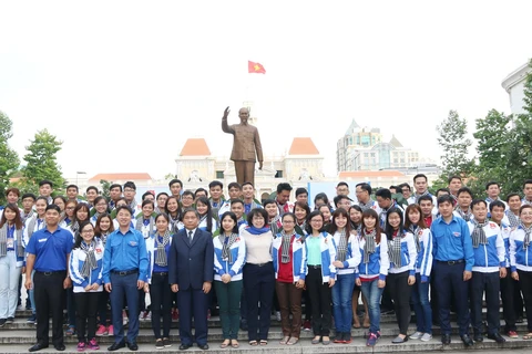 HCM City youths join voluntary activities in Laos