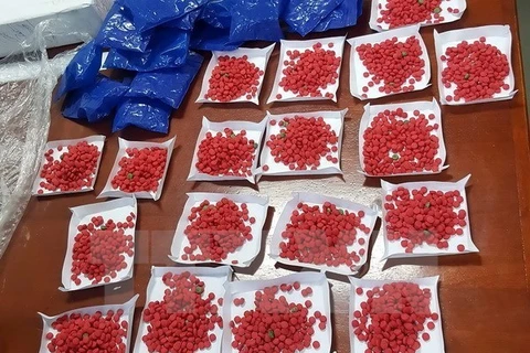 Lao national arrested for smuggling 10,000 drug pills into Vietnam