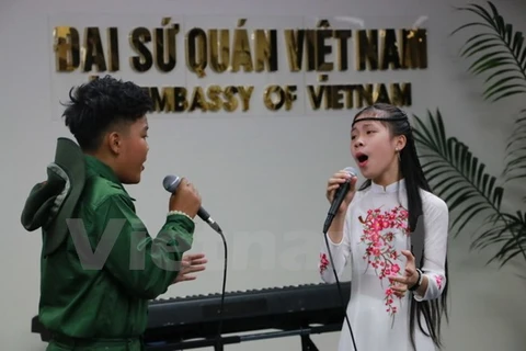 Vietnamese children perform in New Zealand