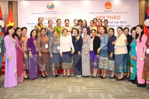 Vietnamese, Lao female lawmakers discuss role in NA’s activities 