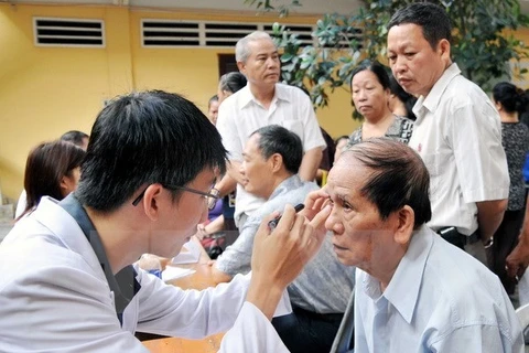  Nearly 470,000 people get free medical check-ups