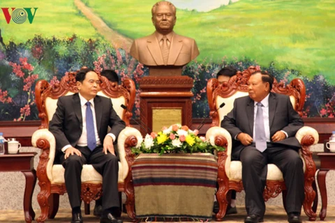 Lao leader hails effective front cooperation with Vietnam