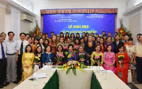 Language training course held for overseas Vietnamese teachers 