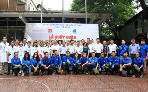 Young Hanoians engage in voluntary work in Vientiane