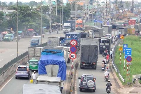 HCM City firms fear plan to extend mini-truck ban