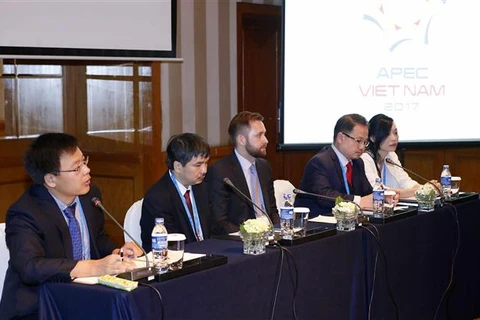 APEC promotes new energy vehicles 