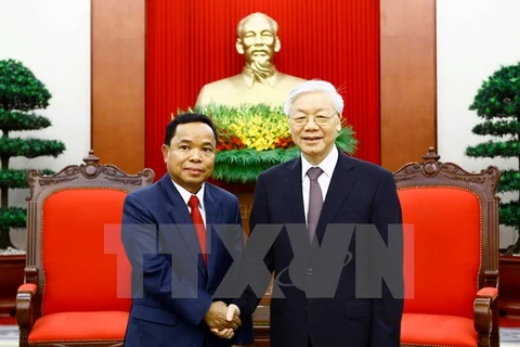 Vietnamese Party leader receives Lao Party office chief 