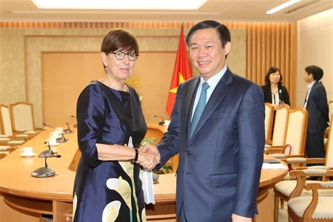 Deputy PM Vuong Dinh Hue receives foreign ambassadors