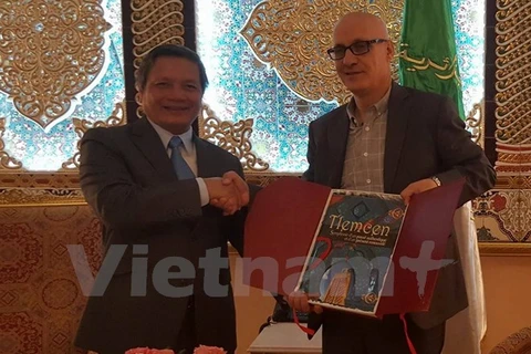 Vietnam seeks trade links with Algerian locality