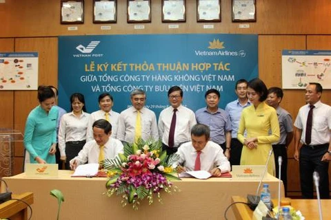 Vietnam Airlines, Vietnam Post sign cooperation deal