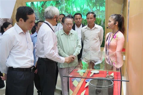 Front work tightens Vietnam-Laos relations