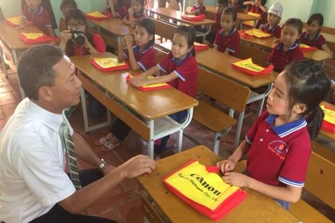Canon Vietnam upgrades ethnic school in Lang Son