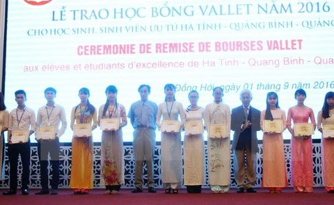 Odon Vallet scholarships granted to 193 students in Hue 