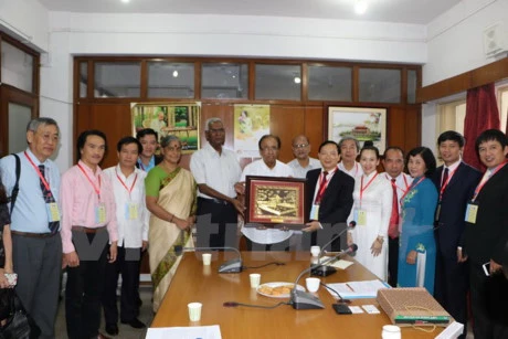 Leaders of Indian communist parties receive Vietnamese delegation