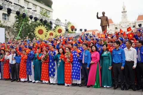 Mass wedding for 100 couples on National Day