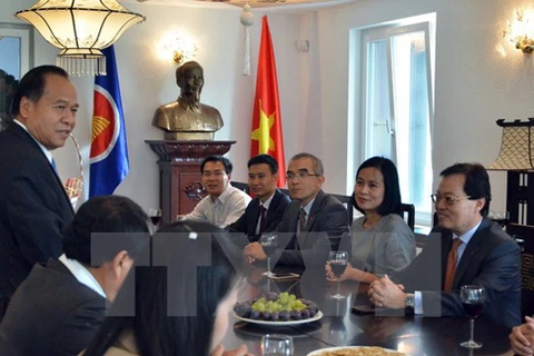 Lao diplomats in Geneva congratulate Vietnam on National Day
