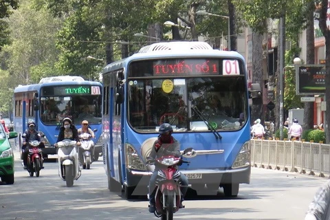 HCM City trials digital signboards at bus stops