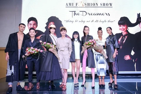 Fashion show features Vietnamese satin