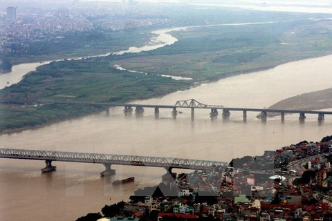 Hanoi plans 14 new bridges crossing Red, Duong Rivers