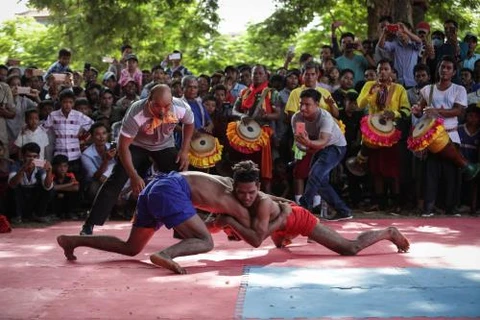 Cambodia: Tourists increase during Phchum Ben festival