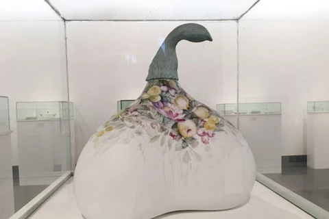 Hungarian contemporary porcelains displayed in Hanoi