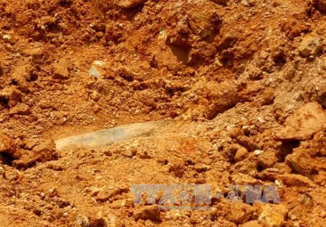 Quang Nam military forces defuse 300-kg bomb 