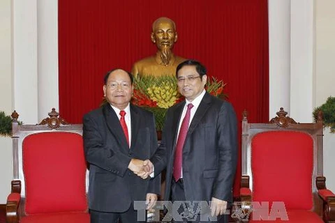 Party official greets Lao Minister of Home Affairs