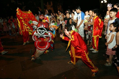 Hanoi lights up as mid-autumn festival arrives