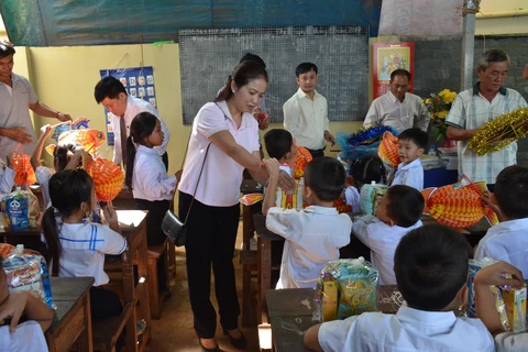 OVs in Cambodia build school for students in remote area