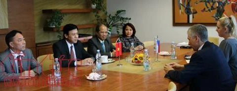 Ambassador helps bridge Vietnamese, Czech localities