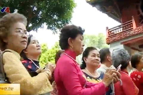 Overseas Vietnamese teachers in Thailand visit homeland