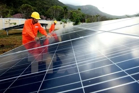 Ninh Thuan lures investment in renewable energy