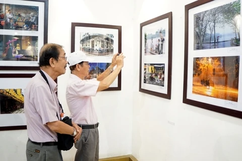Exhibition features streets of Hanoi
