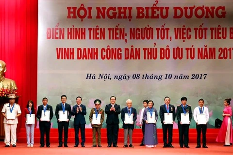 Hanoi honours 10 exemplary citizens in 2017